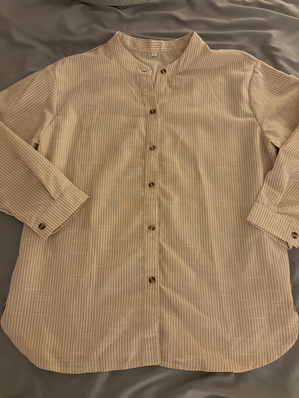 Women’s Unbranded Long Sleeve Blouse In Neutral Colors Size XL